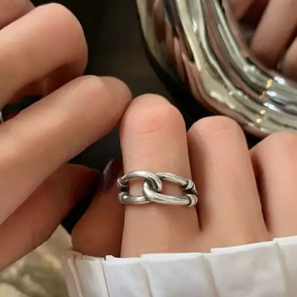 The Tie Me In Knots Ring, adjustable in 925 silver